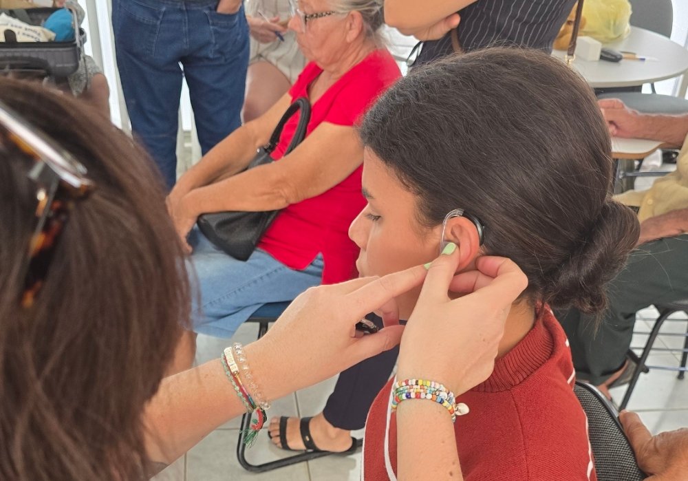 Appareillage d'une petite fille en Tunisie